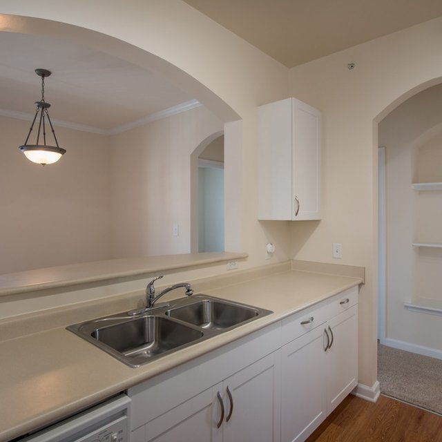 Frederick Apartments Century Clearbrook Gallery